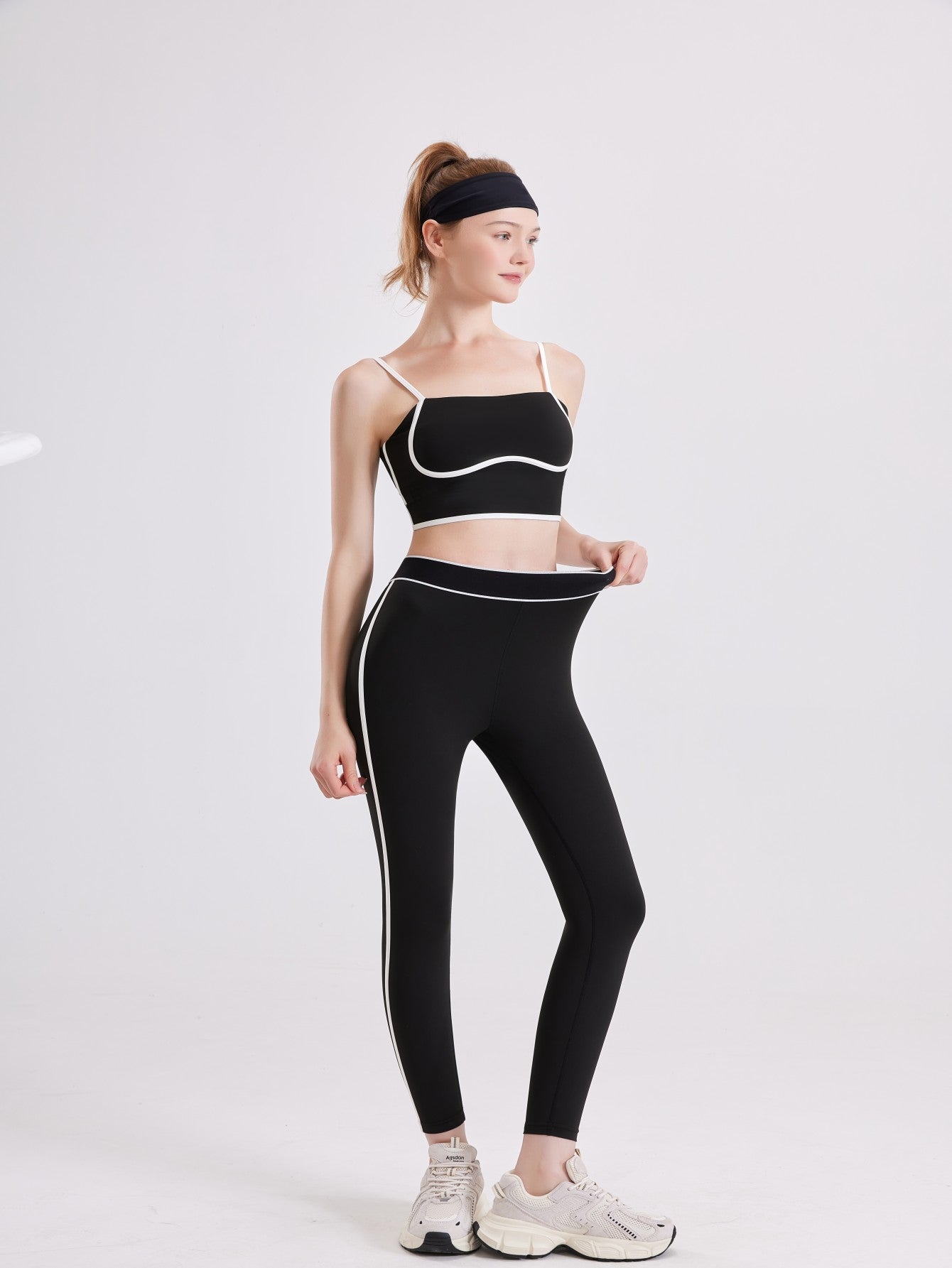Women's Sportswear Two-Piece  Yoga Suit, Spaghetti Strap Round Neck Short  Bra and Slim Fit Sports Leggings Set,